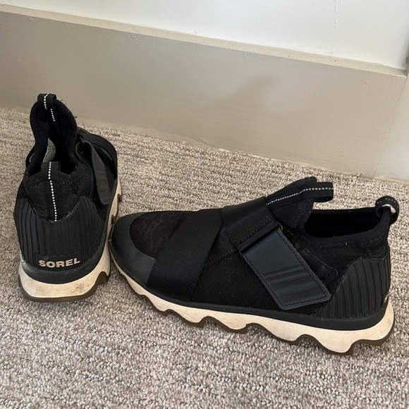 Sorel black high top sneakers 6.5 - Picture 2 of 9